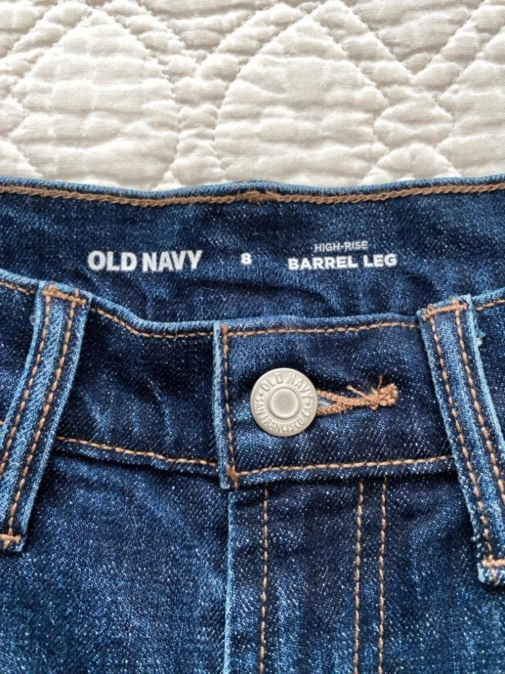 Old Navy Evie High Rise Barrel Leg Dark Wash Trending Jeans Size 8 - Picture 12 of 16